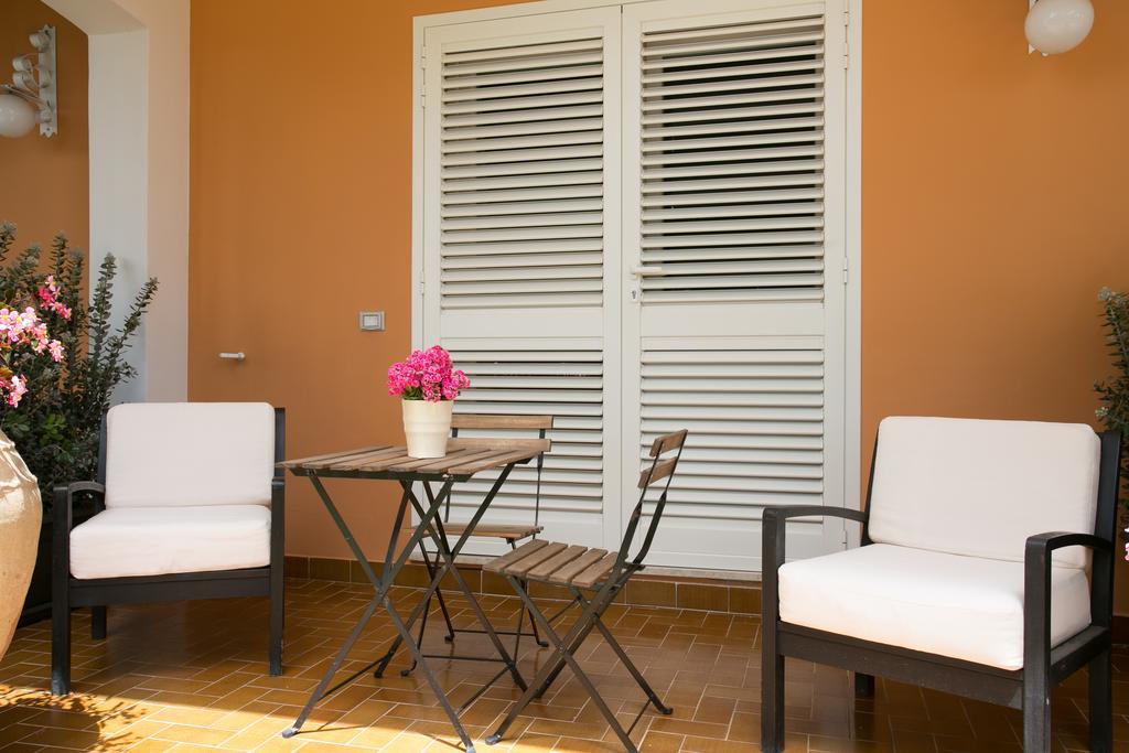 Temenos Villa By Ortigiaapartments Syracuse Ngoại thất bức ảnh