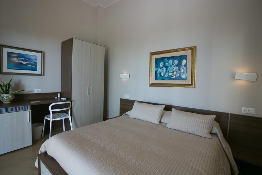 Temenos Villa By Ortigiaapartments Syracuse Ngoại thất bức ảnh